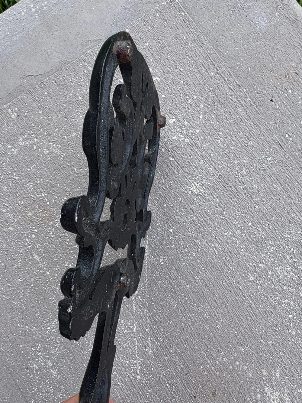 1955 VTG cast iron trivet